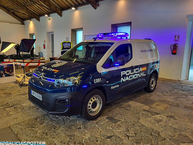 Citroen E-Berlingo furgoneta de policia científica perteneciente a la Policía Nacional.