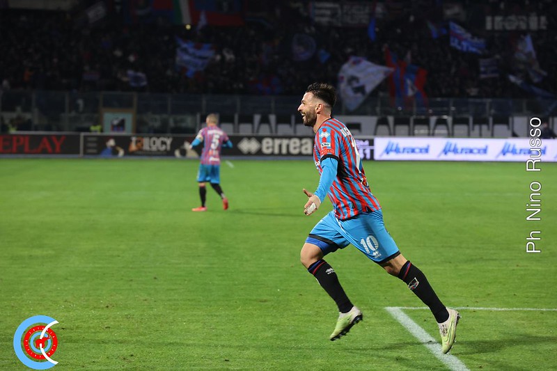 Samuel Di Carmine esulta dopo il suo gran gol 