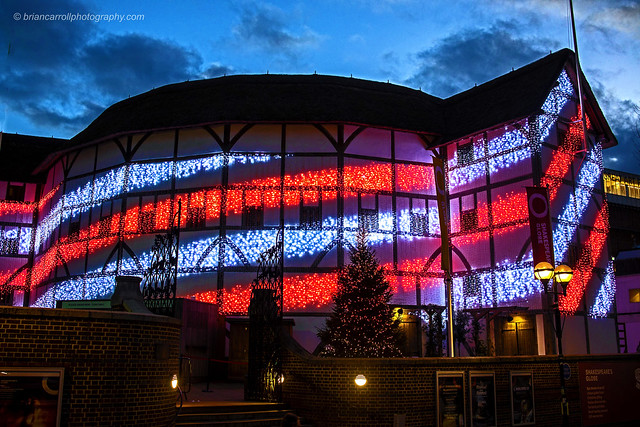 IMGR4677 Christmas lights on the Shakespeares Globe Theatre, London
