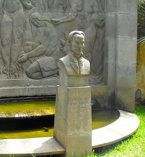 2 Il monumento al fondatore marchese di Villanueva nel Jardín de Aclimatación