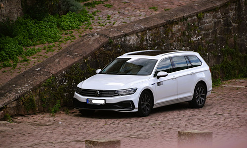 Volkswagen Passat Variant 2.0 TDI (2023) Production: 1972 - 
Generation: Sixth (B8, 2014 - 2023)
Engine: 2,0 litre turbo R4 (diesel)
Power: 200 PS
Gearbox: 7 speed DSG
Layout: front engine, front drive