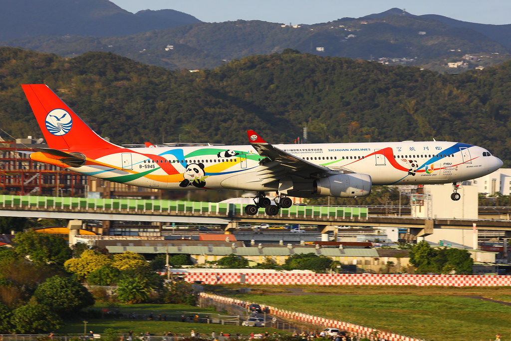 Sichuan Airlines 四川航空 Airbus A330-343 