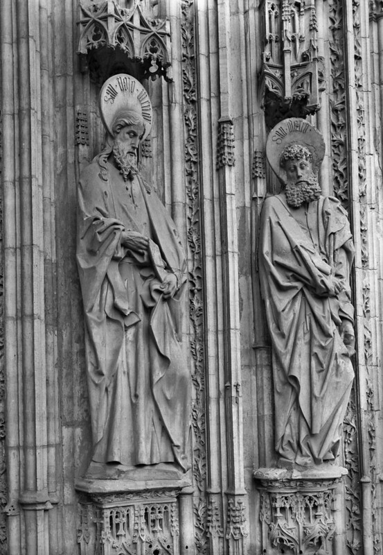 Esculturas de Santiago el Menor y San Matías en la catedral de Toledo. Fotografía de Georg Weise hacia 1925 © Bildarchiv Foto Marburg