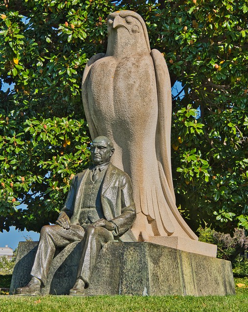 2023 - Portugal  - 482 - Lisbon - 106 of 125 - Jardim da Fundação Calouste Gulbenkian - 5 of 5 - Statue of Calouste Gulbenkian