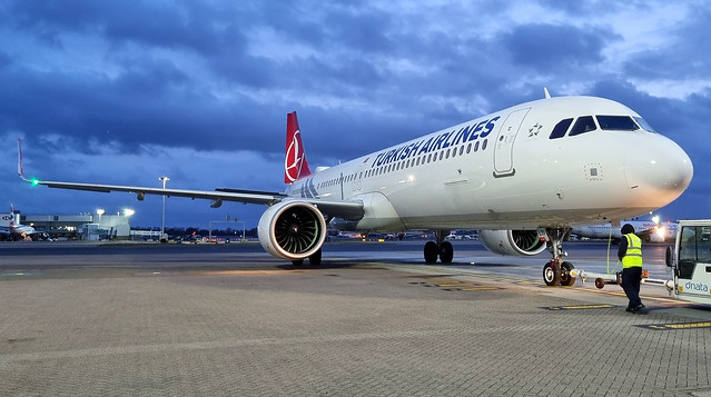 Turkish Airlines - TC-LTI - Gatwick Airport (LGW/EGKK)