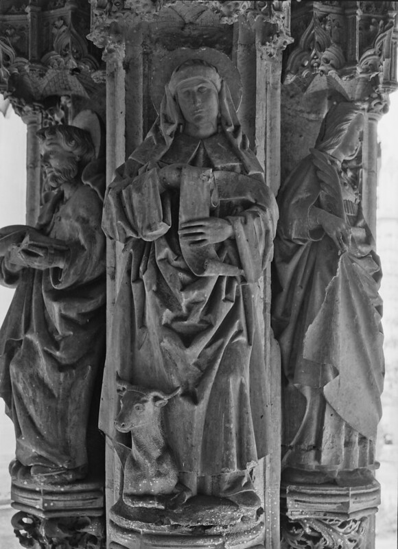 Esculturas en el monasterio de San Juan de los Reyes. Fotografía de Georg Weise hacia 1925 © Bildarchiv Foto Marburg