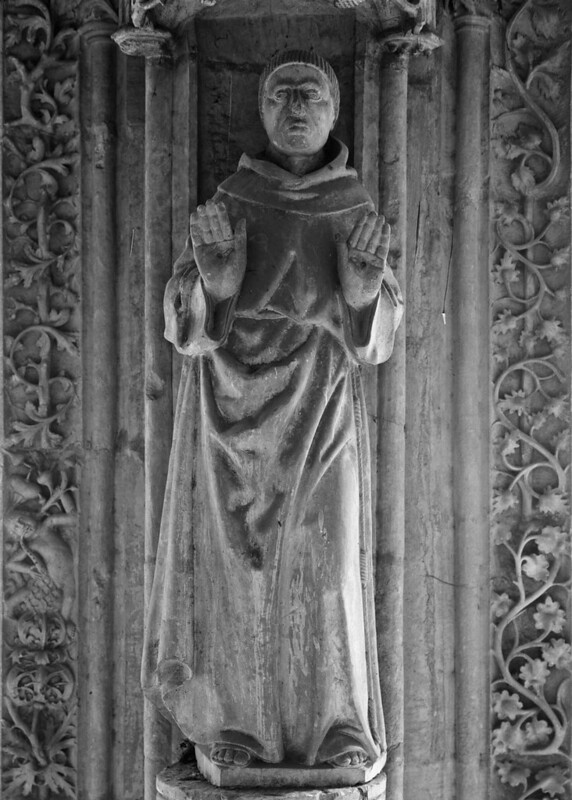 Escultura de san Francisco en el monasterio de San Juan de los Reyes. Fotografía de Georg Weise hacia 1925 © Bildarchiv Foto Marburg