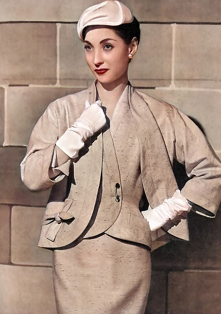 Pierre Balmain Collection Haute Couture Printemps-Été 1955.