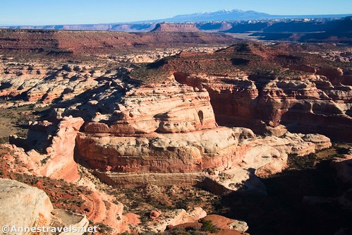 The headwall separating Lavender Canyon (right) from Big Pocket (left) from Viewpoint 5 on the Big Pocket Overlooks Road, Needles District of Canyonlands National Park and Bear Ears National Monument, Utah