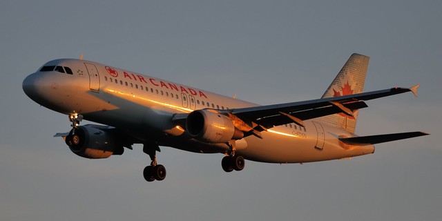 Air Canada Airbus A320-211 C-FDSN - Toronto Pearson..