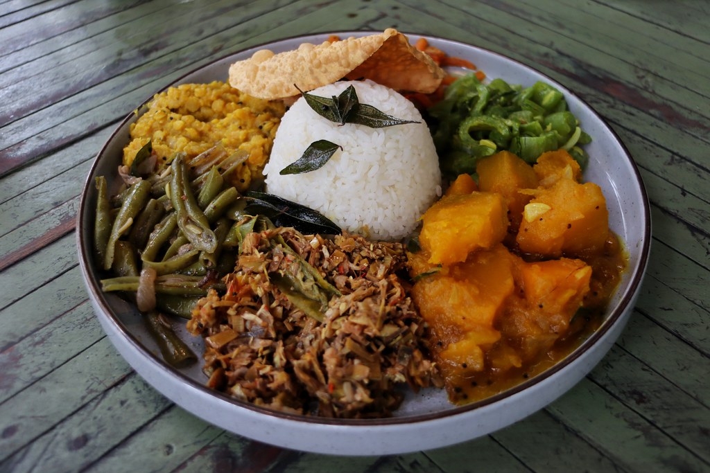 Plato de rice and curry en Sri Lanka