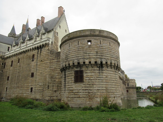 Tour du Port and moat, Château des Ducs de Bretagne, Nantes, France