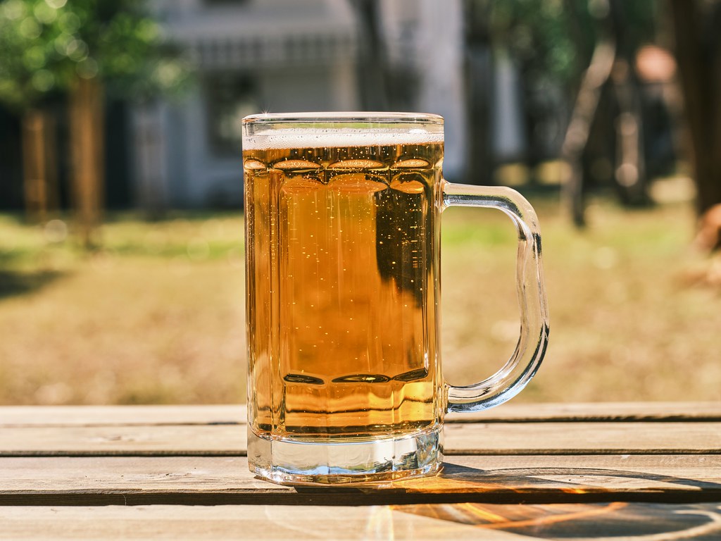生產一加侖啤酒需要七加侖的水，隨著乾旱日益嚴重，有企業開始使用淨化後的回收水製成啤酒。示意圖。照片來源：engin akyurt／Unsplash