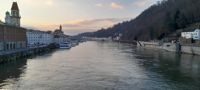 Winter Danube (Donau) in Passing, Bavaria...