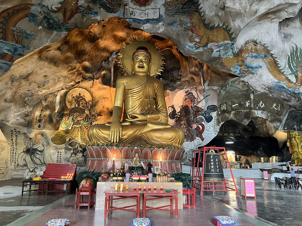Parting shot of the large Buddha in the Gua Perak/ Perak Tong cave temple
