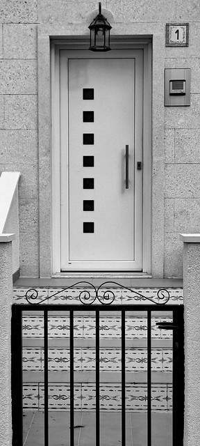 Door spotting, possible home improvement | Light, lines and symmetry (1 of 3)