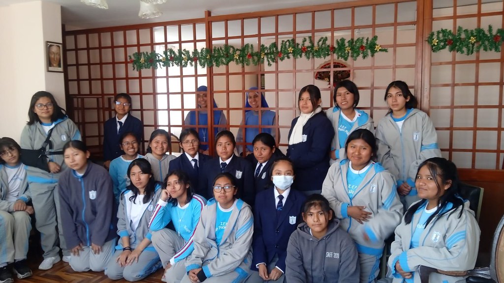 Perú - Visita del Colegio Juan Pablo Magno al Monasterio