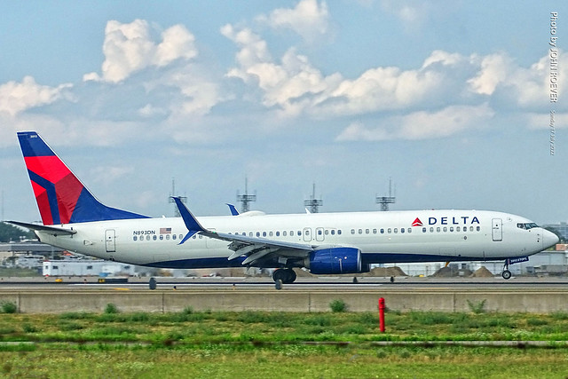 Delta 737 landing at MSP Airport (from San Francisco), 17 July 2022