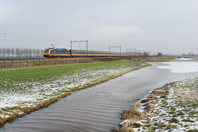 NSR 186-003-010 with Benelux train at Moordrecht, January 20, 2024