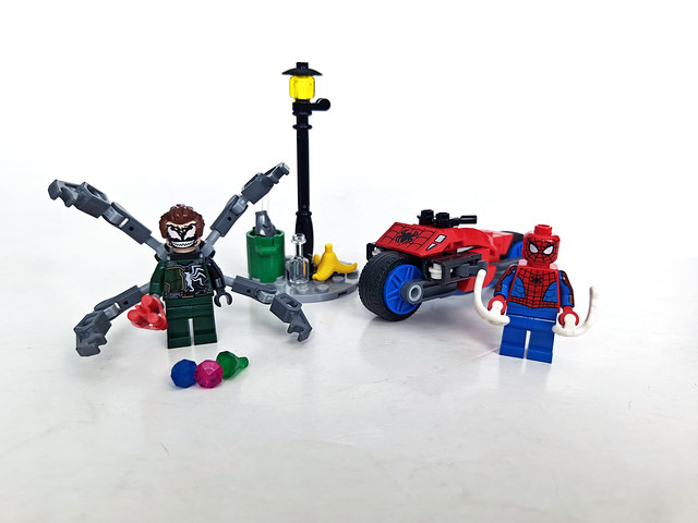 LEGO Marvel Motorcycle Chase: Spider-Man vs. Doc Ock (76275)