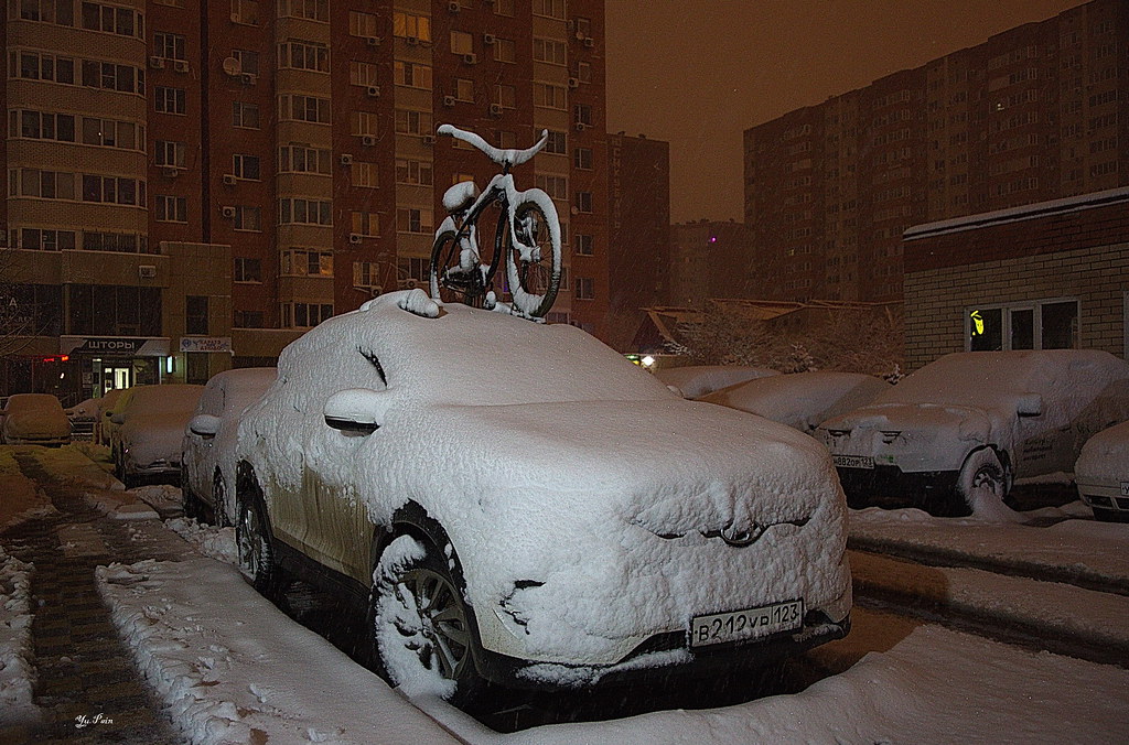 Overnight, the vehicles acquired interesting shapes - snow came to the city.