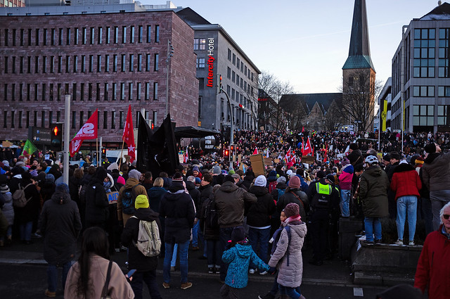 30000 Menschen demonstrieren in Dortmund gegen Rechts