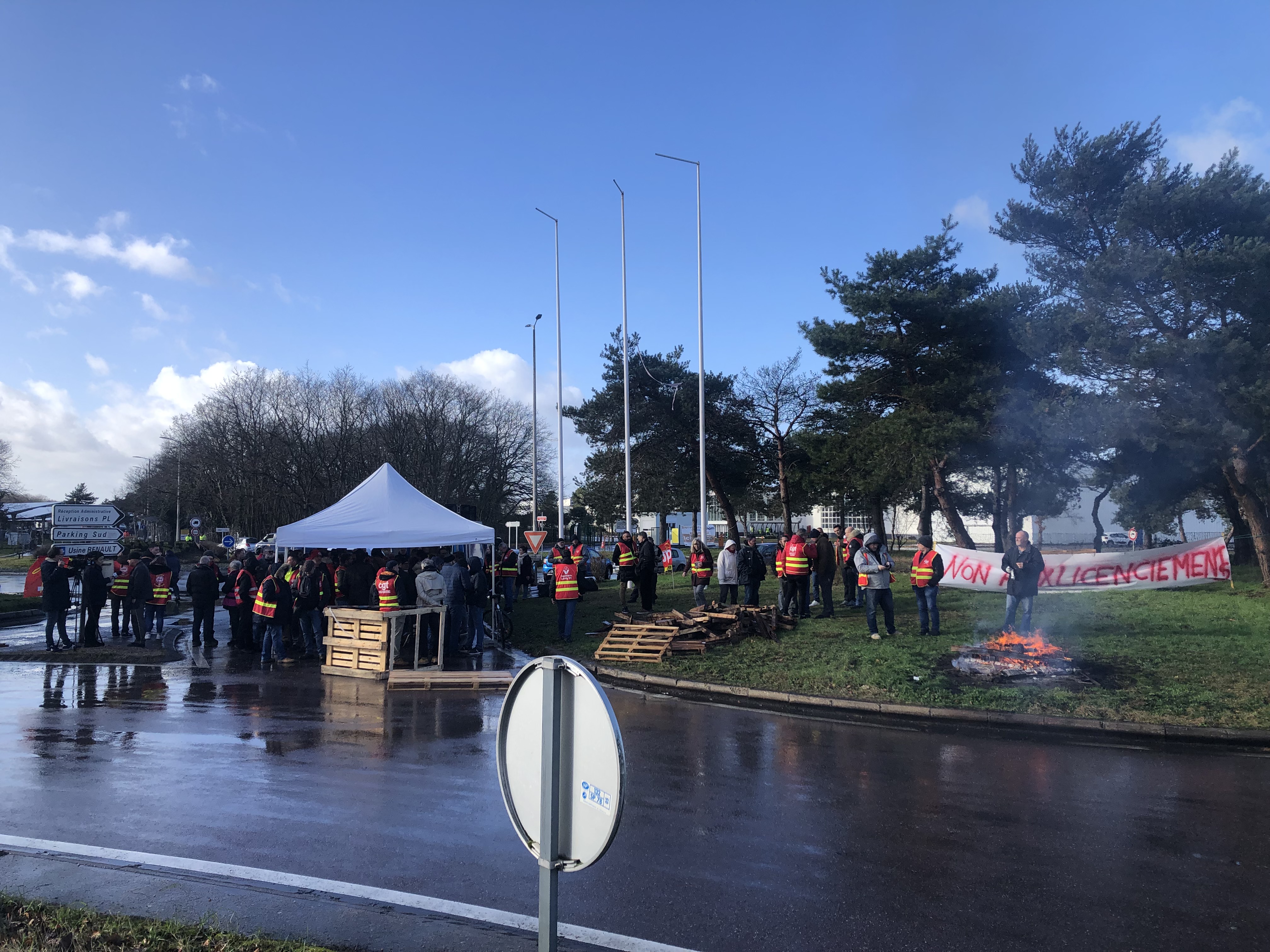 Rassemblement contre les licenciements à Cléon