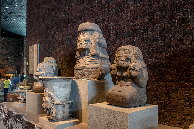 Intérieur du Musée national d'anthropologie à Mexico