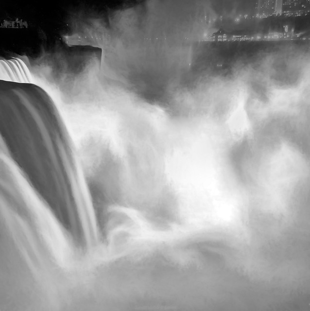 Niagara Falls Night White Impressions BW