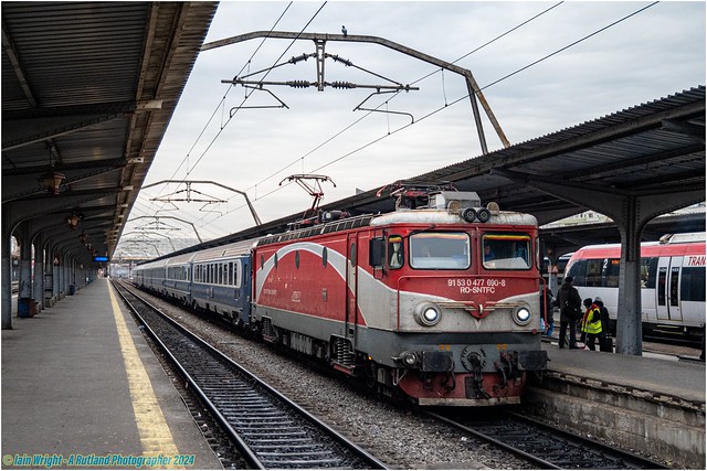 CFR 477.690 Arrives into  Bucureşti Nord with 347 Dacia from Vienna Hbf