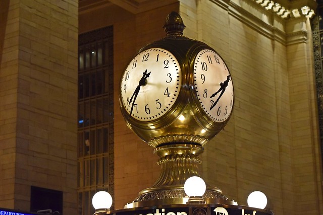 Clock on top of an information kiosk at Grand Central Terminal [01]