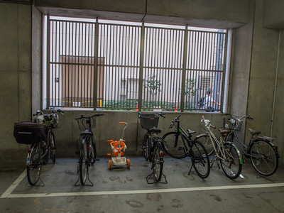 Nihon_Arekore_03087_Child_bike_parking_100_cl