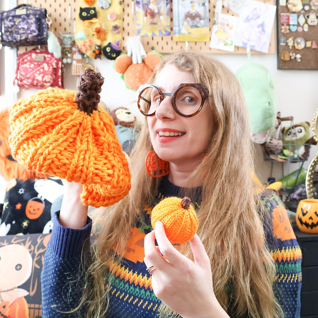 Knitting pumpkin things