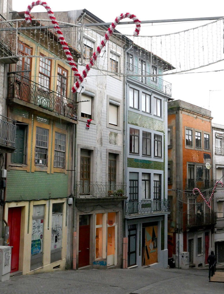 Maisons portuanes, rua dos Caldeireiros, Porto, Portugal.