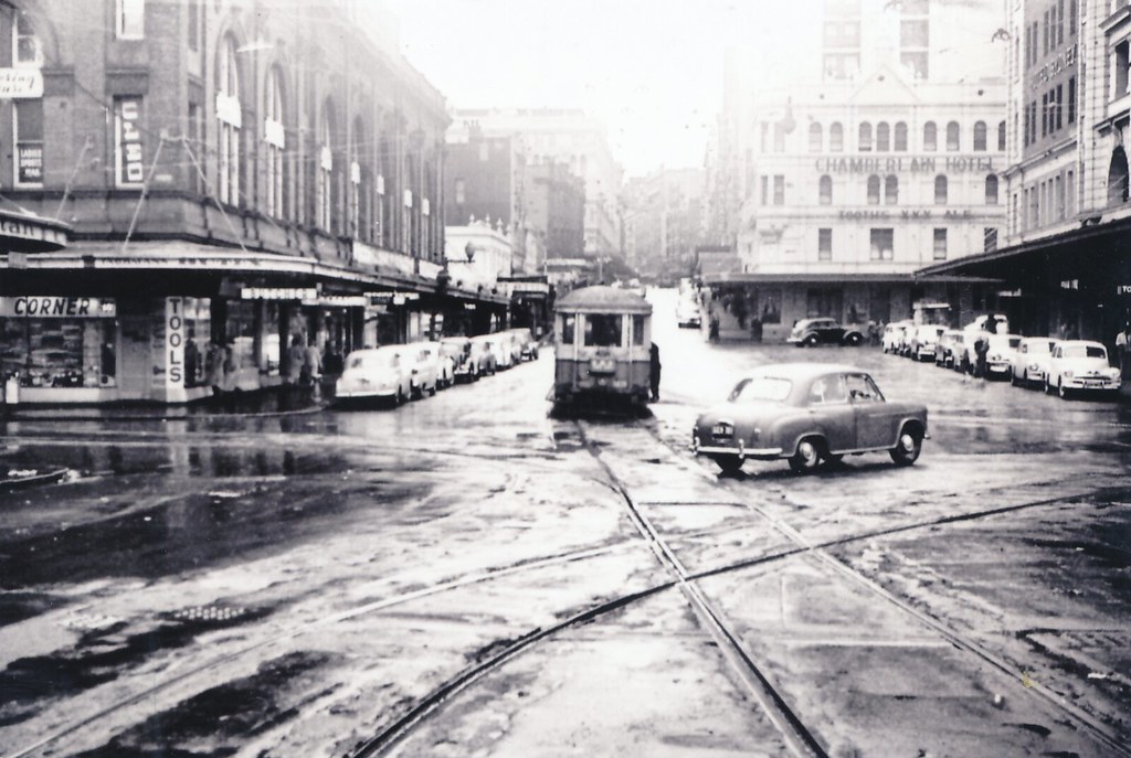 R1 Tram is at intersection of Hay & Pitt St's