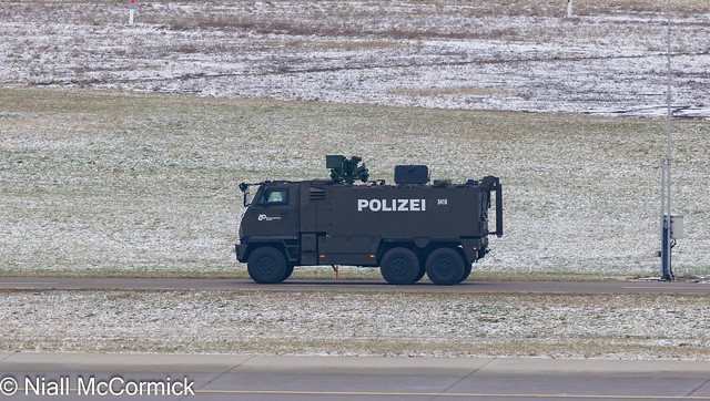5410 Polizei Mowag Duro 6X6 Armoured Car