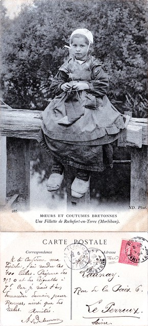 Une Fillette de Rochefort-en-Terre (Morbihan) - Mœurs et coutumes bretonnes - 1904