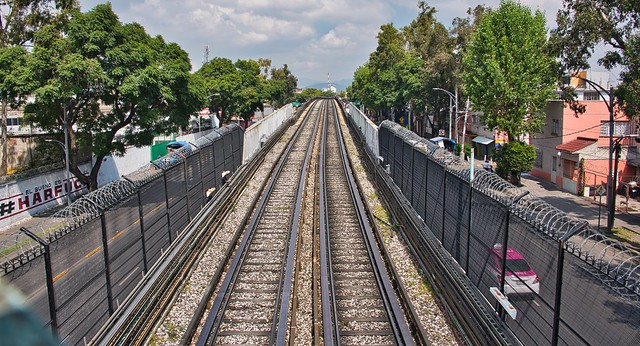 2023 - Mexico City - 25 of 181 - Metro Line 4 Tracks