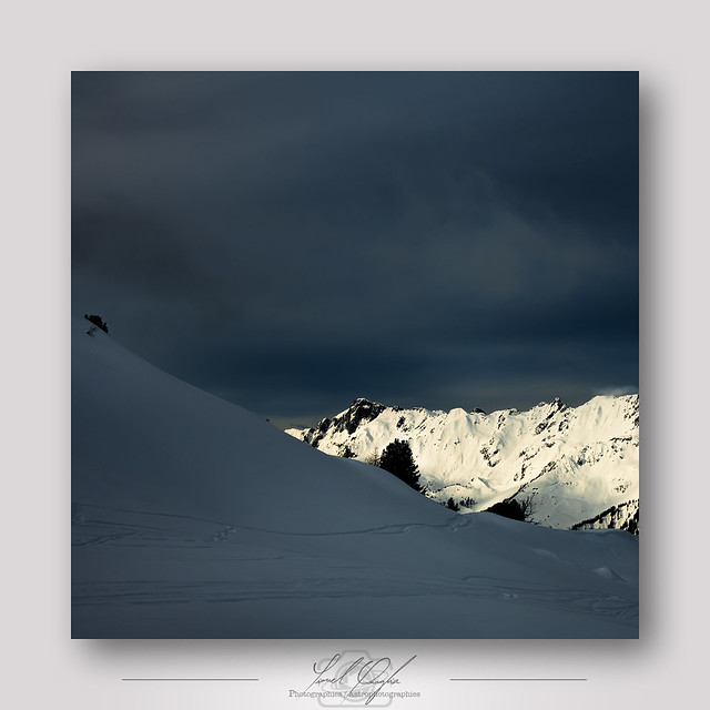 Les derniers rayons de soleil sur le domaine skiable du Brévent avant le mauvais temps.