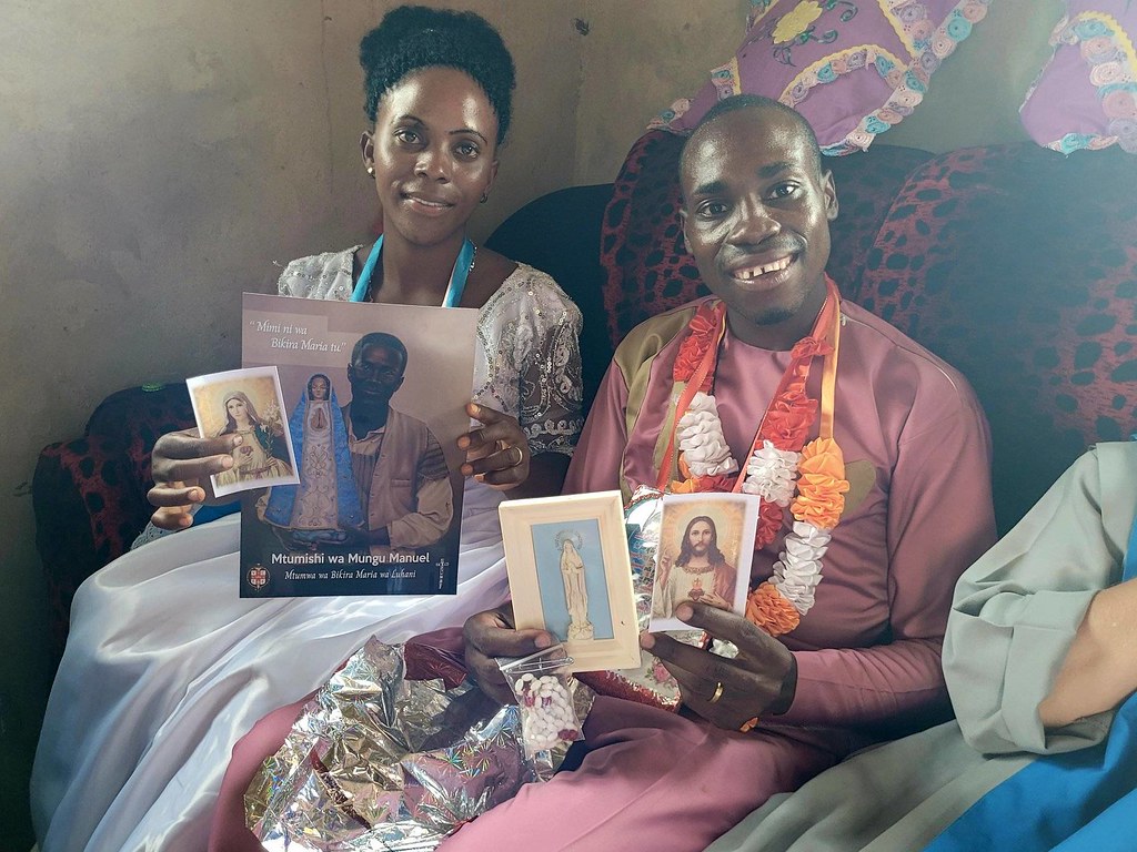 Tanzania - Matrimonio de Simoni, un miembro fiel de las Voces del Verbo