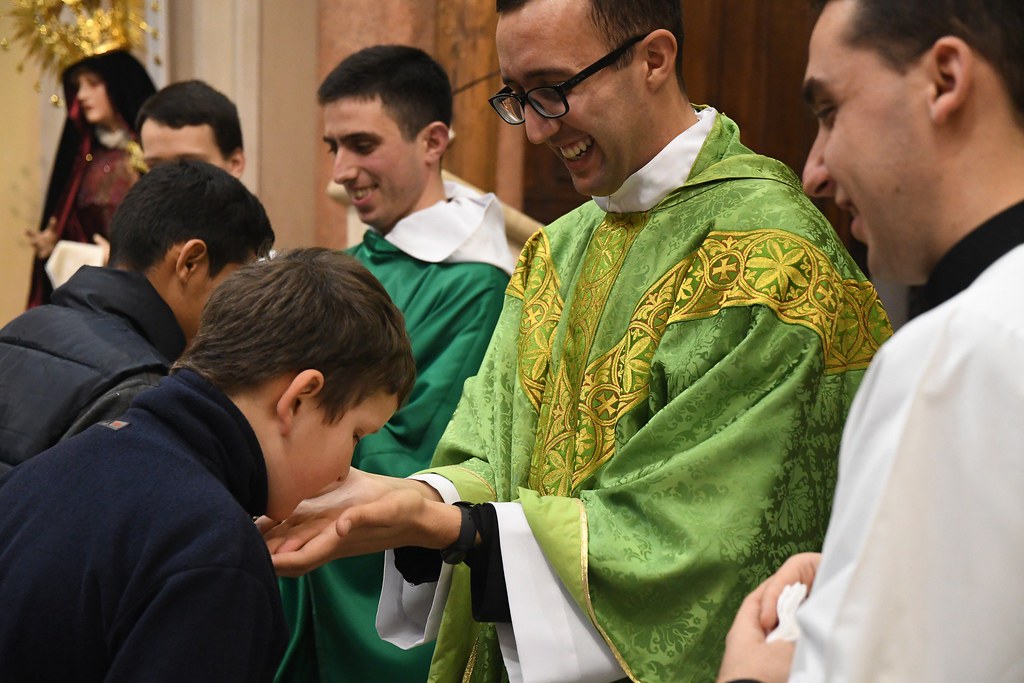 Italia - Misa de 2 neo-sacerdotes P. Javier y P. Antonio, en el Seminario Mayor en Montefiascone