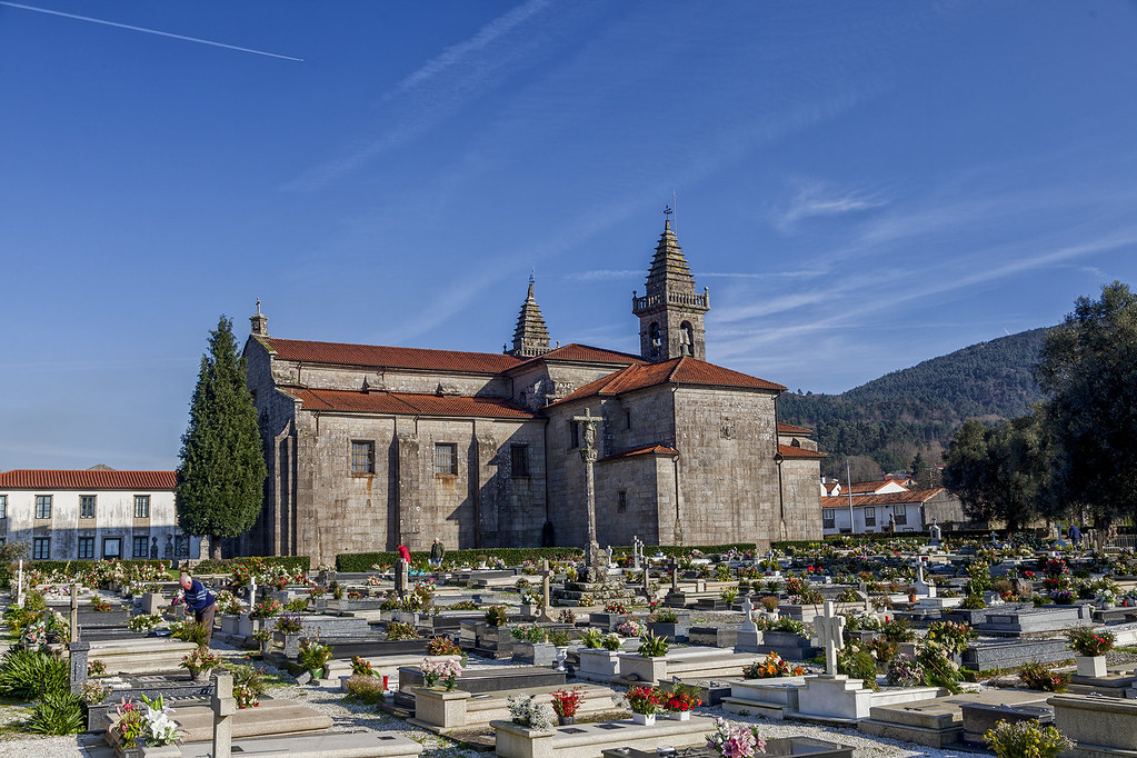 Cementerio de Adina de Iria Flavia - Igrexa de Santa María a Maior de Iria Flavia