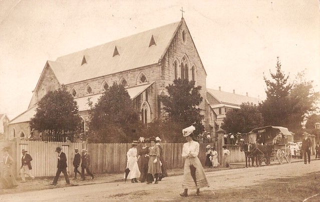 Church is out in Gympie, Qld - 1913