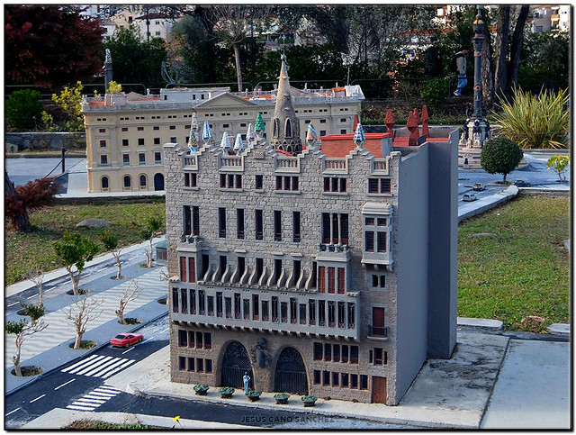 Palau Güell, Catalunya en Miniatura, Torrelles de Llobregat (el Baix Llobregat, Catalunya)