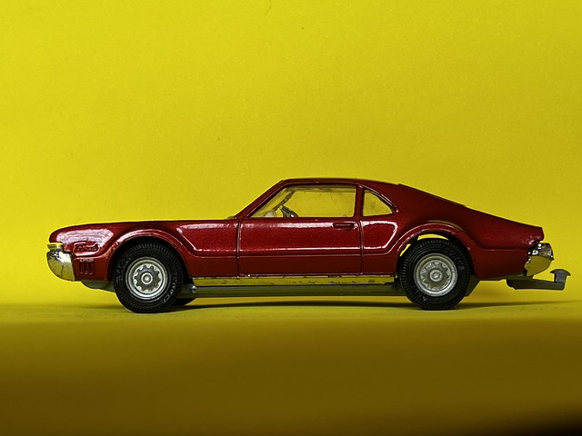 Corgi Toys - Number 276 - Golden Jacks - Oldsmobile Toronado -  Miniature Diecast Metal Scale Model Motor Vehicle