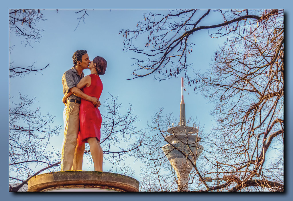 Düsseldorf, Säulenheilige, das Paar II, der Kuss