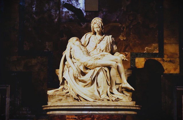 Michelangelo's : La Pietà