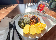 Restaurace Rozhledna - vrabec se špenátem a bramborovým knedlíkem