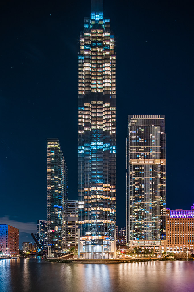 Salesforce Tower Chicago - W Lake St - CHICAGO 001A