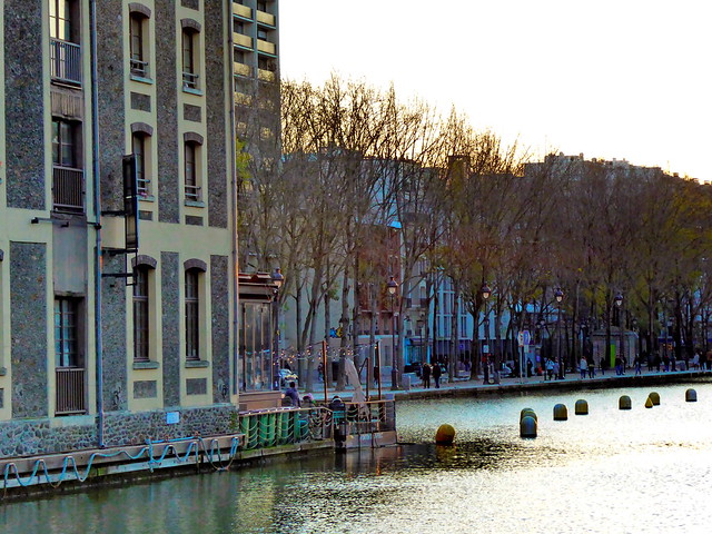 305 - Paris en décembre 2023 - coucher de soleil  sur le canal Saint-Martin